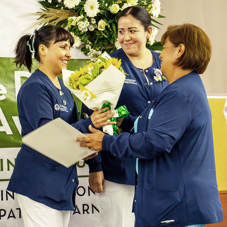 El DAISY Award es un premio internacional que reconoce la labor excepcional de enfermeras y enfermeros.