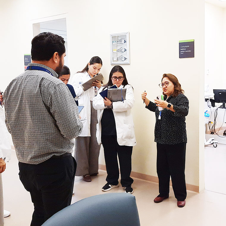 Durante la visita, el equipo del Centro Médico ABCutilizó la metodología trazadora del paciente para evaluar los procesos del Hospital Zambrano Hellion.